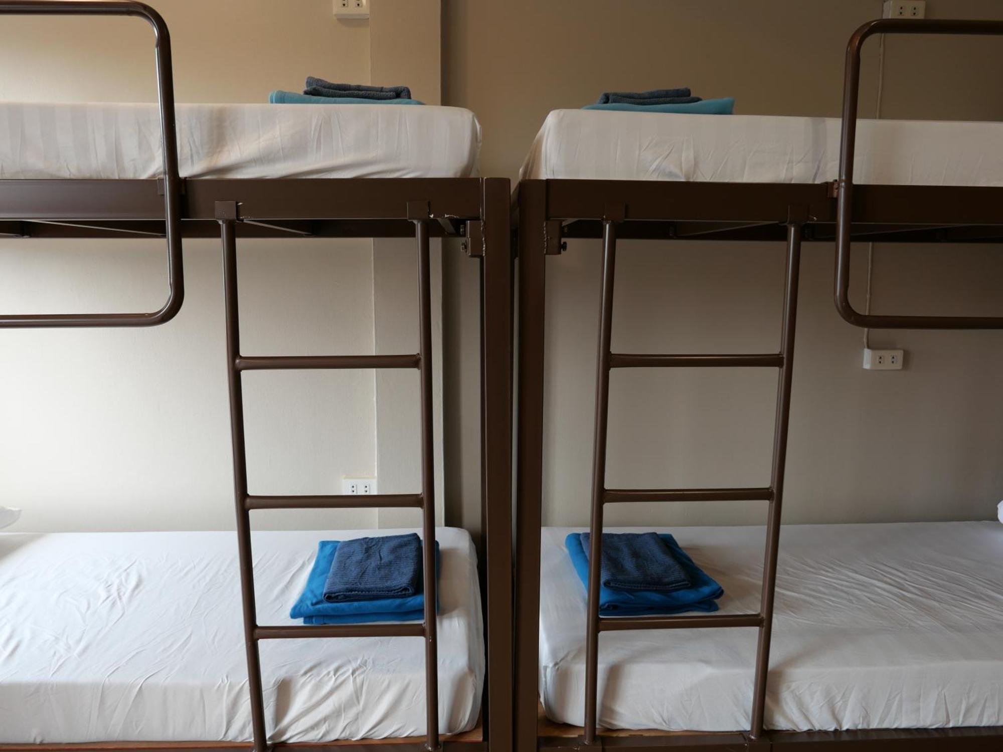 Films House Hostel Банг Саен Экстерьер фото